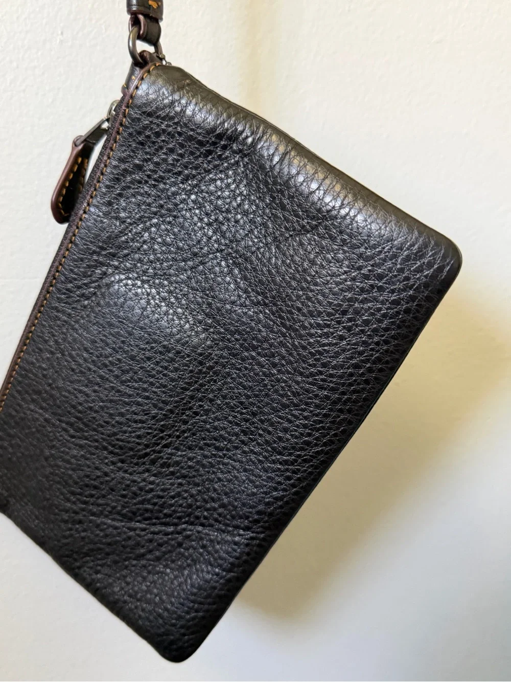 Coach x Peanuts Snoopy Ice Skating Friends Corner Zip Wristlet Black Leather
